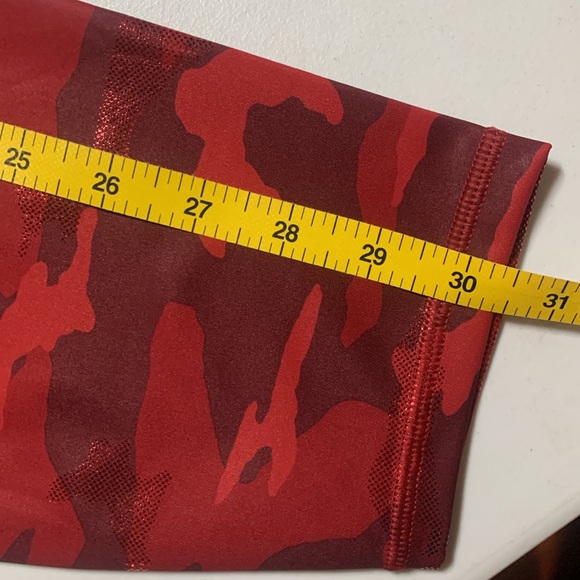 NWOT Athleta Elation Train Printed 7/8 Legging XL in Red & Metallic Camo - Picture 12 of 12